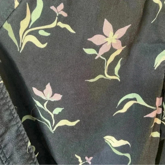 Womens Duluth Trading Floral wrap top Shirt Navy Size Small S - Picture 12 of 12